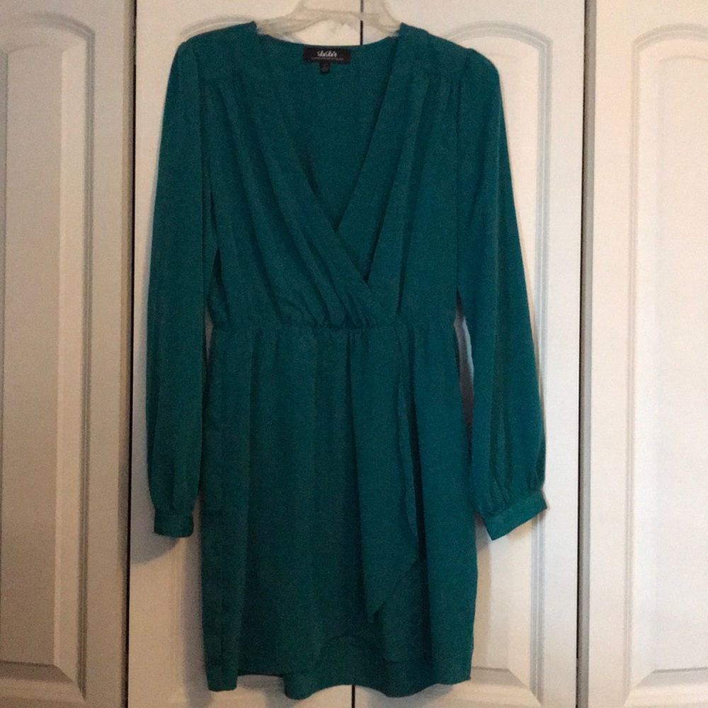 Green v neck wrap shift dress